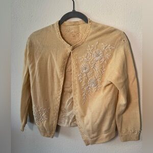 1950s Beautiful Embroidered yellow Cardigan Sweater